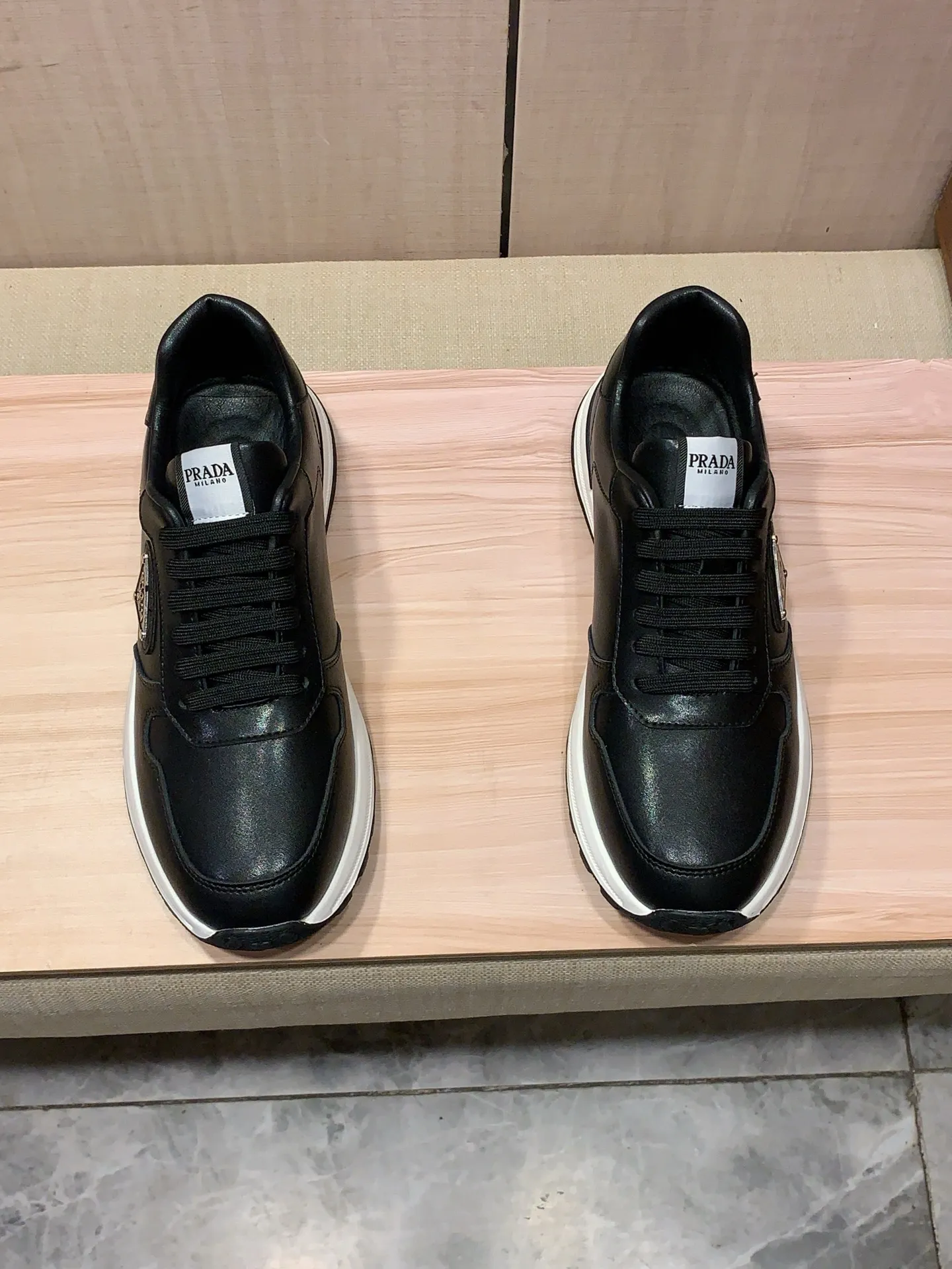 Men's Men's Shoes💰420💰💰🎩🎩[Lightning][Lightning] "PRADA*" The latest and most popular casual shoes, top brand [seduce] luxury~purchase, top~quality. [Strong] The upper is made of imported breathable cowhide with material ➕ breathable sheepskin feet (•) and fine workmanship. The original stylish and stylish soft rubber wear-resistant and non-slip outsole is light and comfortable on the feet. The real thing looks better when photographed. 122: code: 38-44, 2️⃣ colors selected